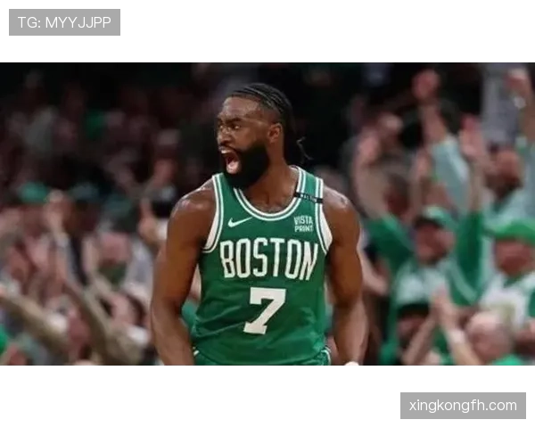 杰伦·布朗通过突破拉开空间提升球队关键时刻得分效率