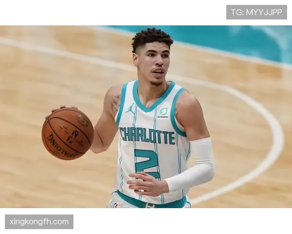 拉梅洛·鲍尔突破进攻助黄蜂拉开比分，投篮效率显著提升